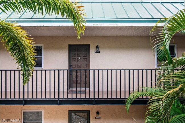 property at 3903 Del Prado Blvd S