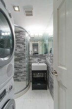 221 E 11th St, Unit GA in New York, NY - Foto de edificio - Building Photo