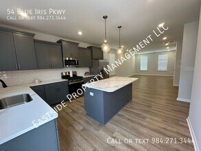 54 Blue Iris Pkwy in Clayton, NC - Building Photo - Building Photo