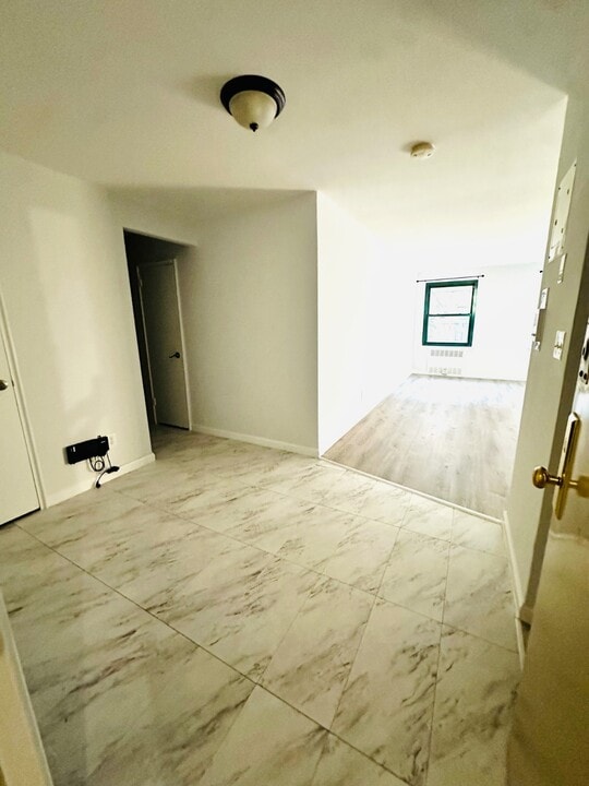 210 Atlantic Ave in Lynbrook, NY - Building Photo