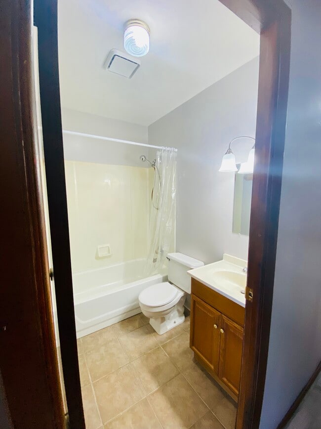 1900 W 52nd Pl in Merrillville, IN - Building Photo - Building Photo