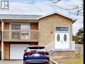 133 Manitou Crescent in Brampton, ON - Building Photo
