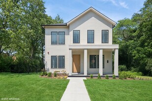 146 Sterling Ln in Wilmette, IL - Building Photo
