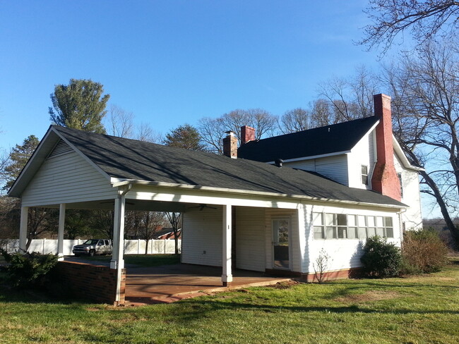 648 Island Ford Rd in Statesville, NC - Building Photo - Building Photo