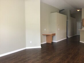 5831 Wrenwater Dr in Lithia, FL - Foto de edificio - Building Photo