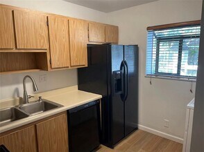 102 Gardens Dr in Pompano Beach, FL - Foto de edificio - Building Photo