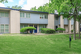 Aurora Flats in Houston, TX - Building Photo - Building Photo