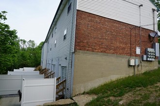 87-101 E State Rd in Cleves, OH - Foto de edificio - Building Photo