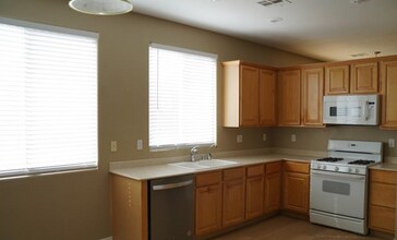 10181 Bentley Oaks Ave in Las Vegas, NV - Building Photo - Building Photo