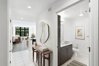 Jasper Columbia Pike in Arlington, VA - Foto de edificio - Building Photo