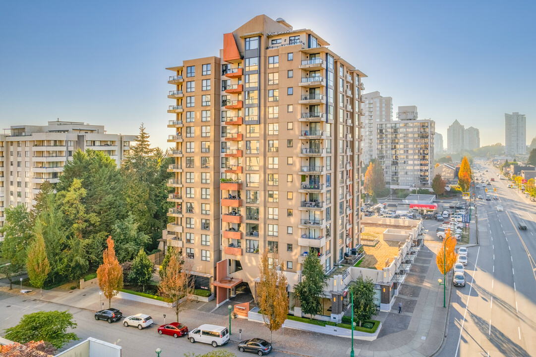 Axis in Burnaby, BC - Building Photo