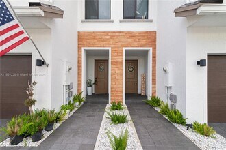 23300 SW 110th Ct in Princeton, FL - Foto de edificio - Building Photo