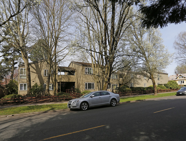 M Carter Plaza in Portland, OR - Foto de edificio - Building Photo