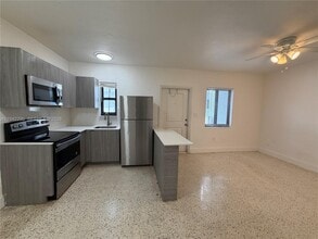 600 SW 10th St in Miami, FL - Building Photo - Building Photo