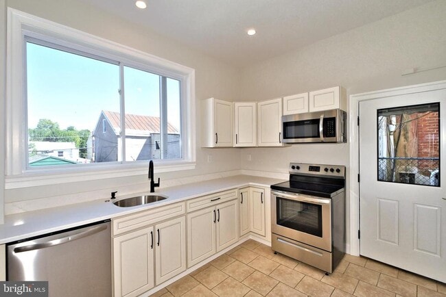241 Bridge St in Phoenixville, PA - Building Photo - Building Photo