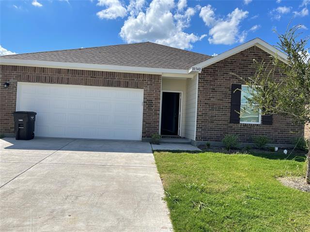 10340 Castle Lyons Ln in Crowley, TX - Building Photo