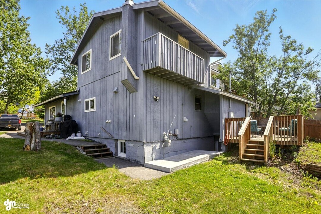 11406 Dawn St in Anchorage, AK - Building Photo