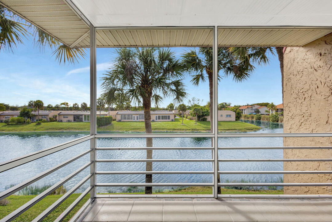 200 Lake Evelyn Dr in West Palm Beach, FL - Building Photo