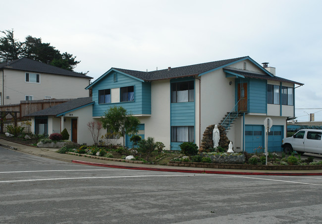 164-168 Milagra Dr in Pacifica, CA - Building Photo - Building Photo