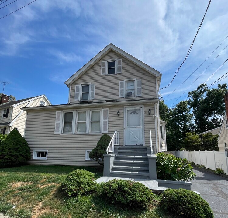 41 Orange St in Stamford, CT - Building Photo
