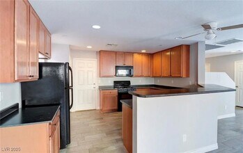 9012 Tropical Tide Ct in Las Vegas, NV - Building Photo - Building Photo