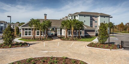 The Point at Bella Grove in Sarasota, FL - Foto de edificio - Building Photo