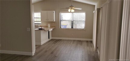 41 SE Ontario Way in Stuart, FL - Building Photo - Building Photo