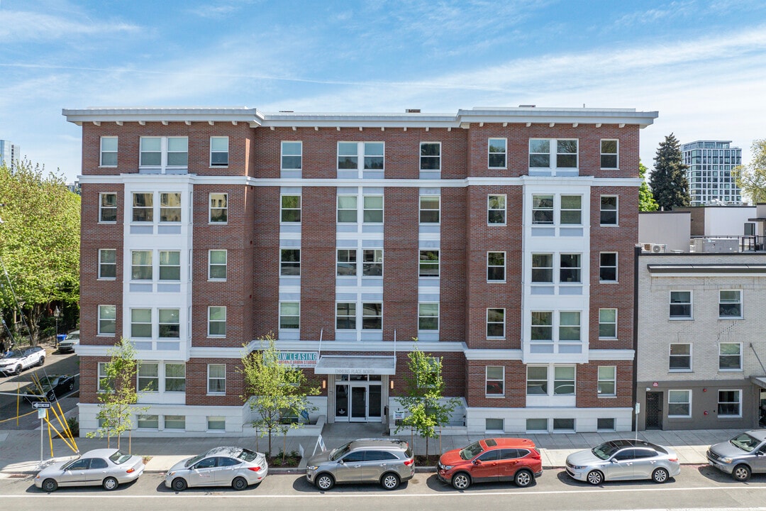 Emmons Place in Portland, OR - Building Photo