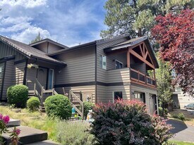 1755 NE Lotus Dr in Bend, OR - Building Photo