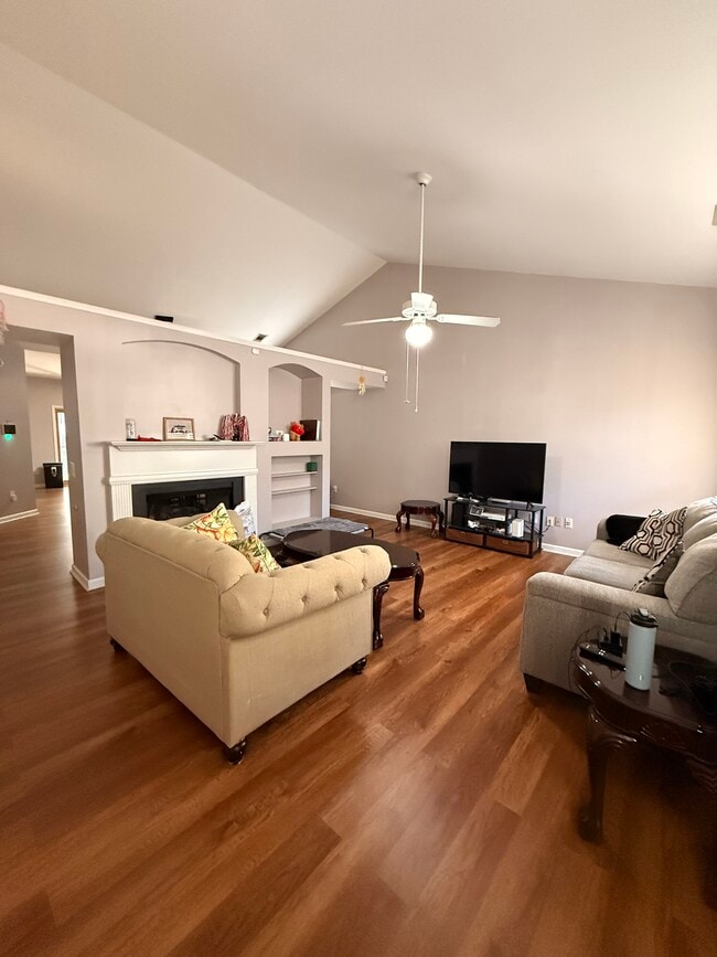 520 Anglewood Trce in Stockbridge, GA - Foto de edificio - Building Photo