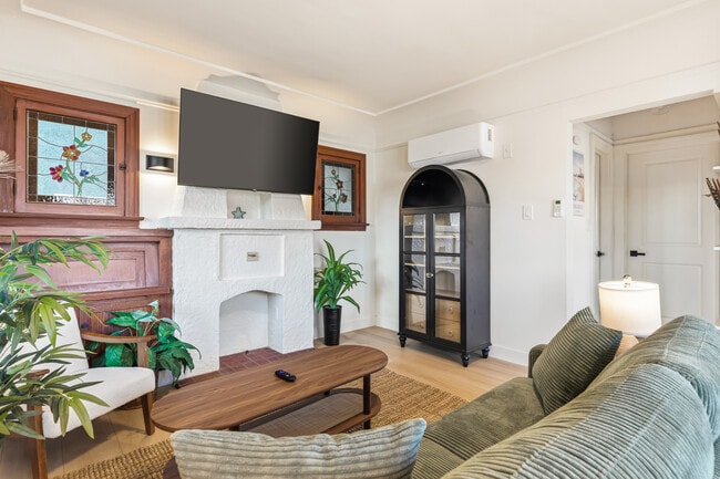 732 Redondo Ave, Unit 732, Unit 732