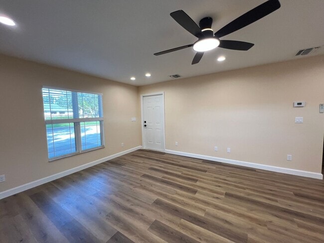 1001 Tennessee Ave in Fort Pierce, FL - Foto de edificio - Building Photo