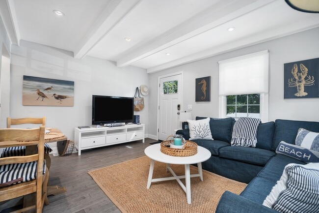 76 S Edgewood Rd in East Lyme, CT - Building Photo - Building Photo