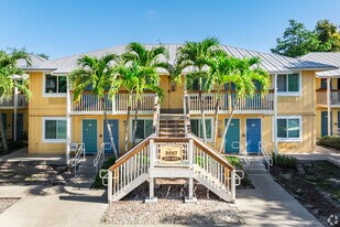 Naples 701 in Naples, FL - Building Photo