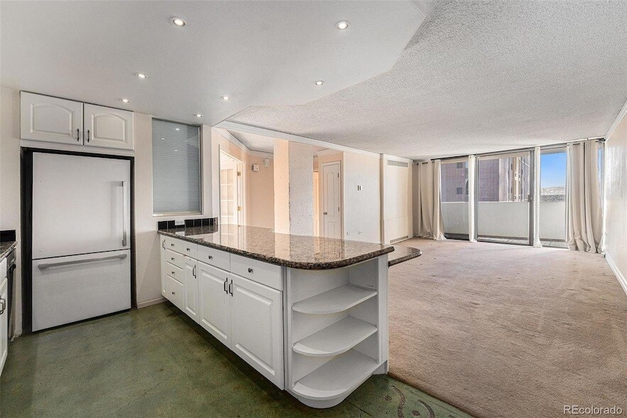 1020 15th St, Unit 21L in Denver, CO - Building Photo