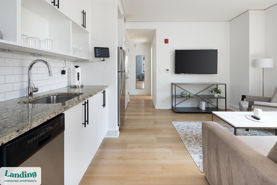 933 McGee St in Kansas City, MO - Building Photo