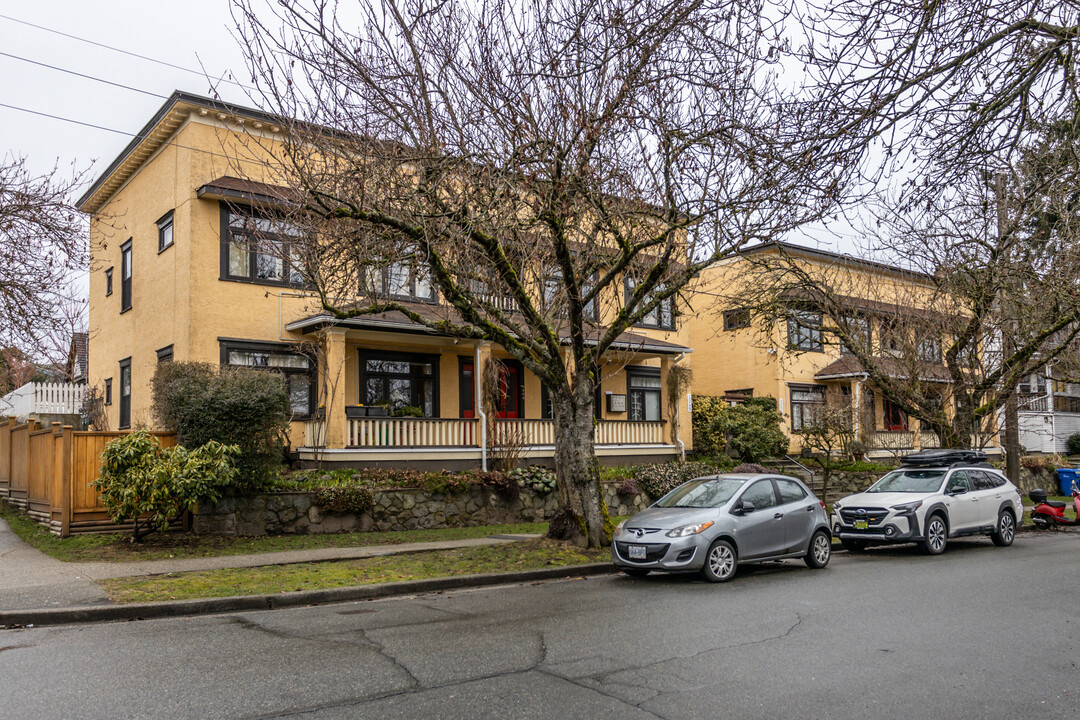 3345 Sophia St in Vancouver, BC - Building Photo