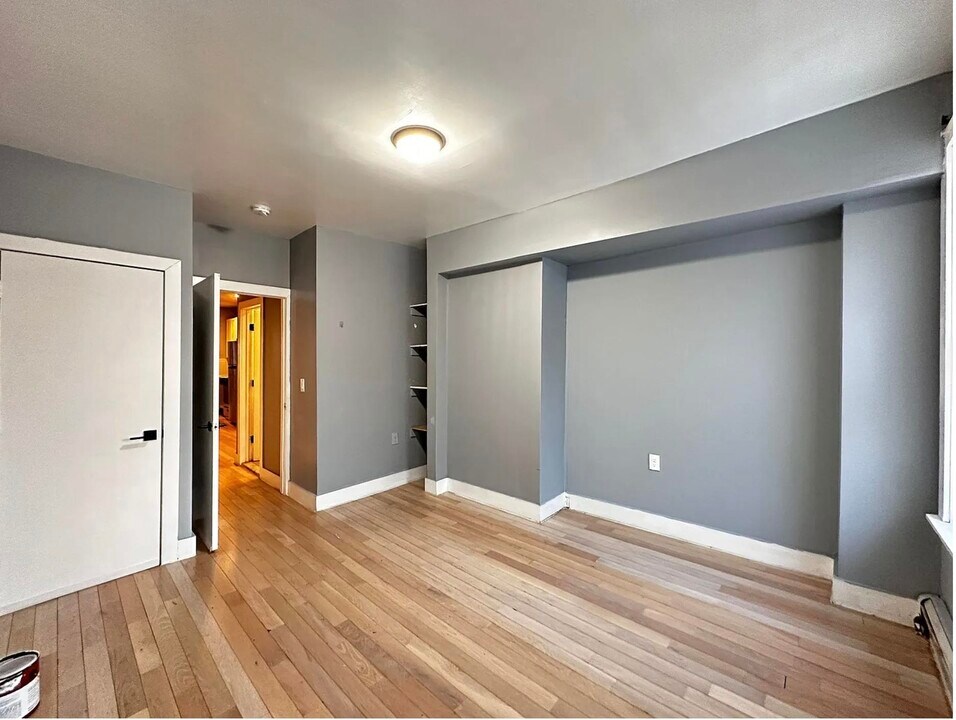 335 Whiton St in Jersey City, NJ - Building Photo