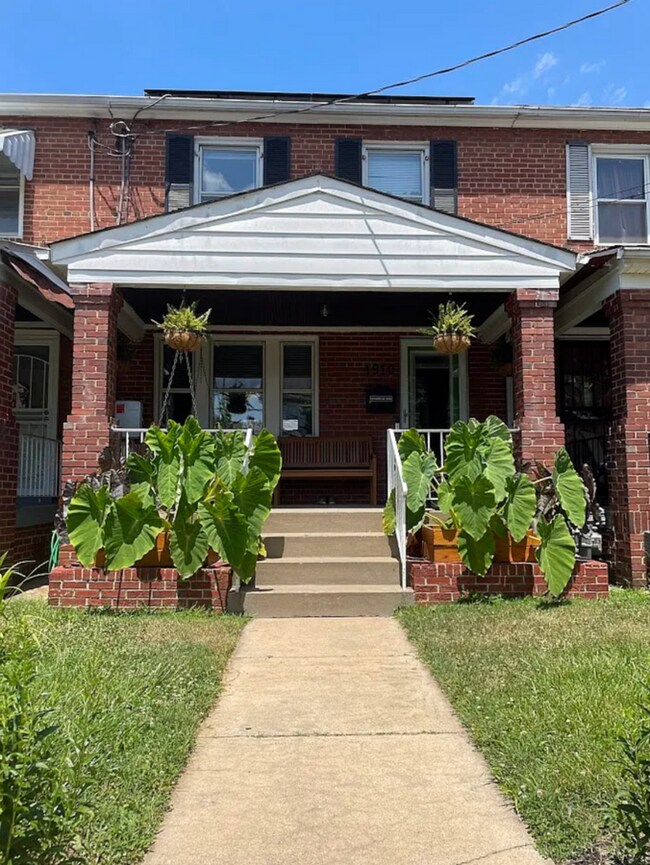 1910 T St SE in Washington, DC - Building Photo - Building Photo