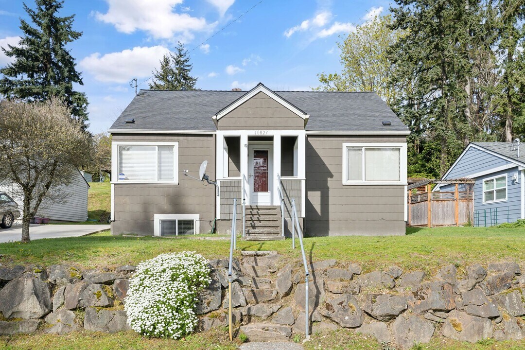 10827 10th Ave SW in Seattle, WA - Building Photo