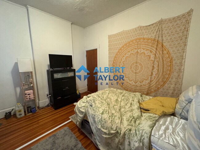 38 Newton St, Unit 1