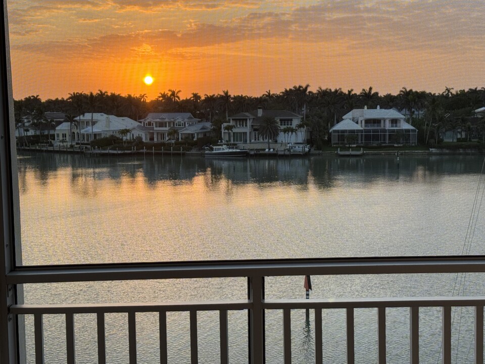 2600 Gulf Shore Blvd N in Naples, FL - Building Photo