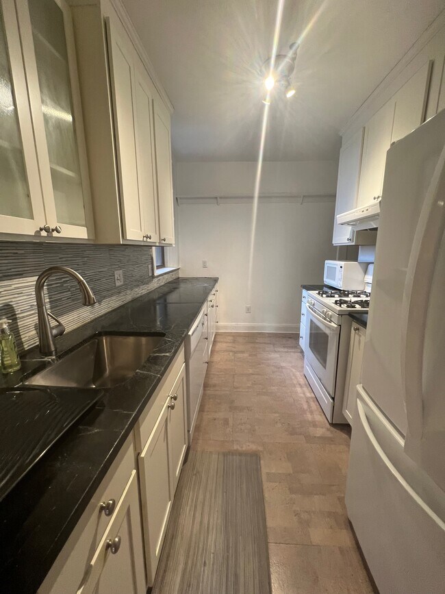 10 Jamaicaway, Unit 23 in Boston, MA - Building Photo - Building Photo