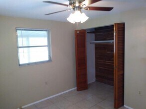 7034 Brentwood Dr in Port Richey, FL - Building Photo - Building Photo
