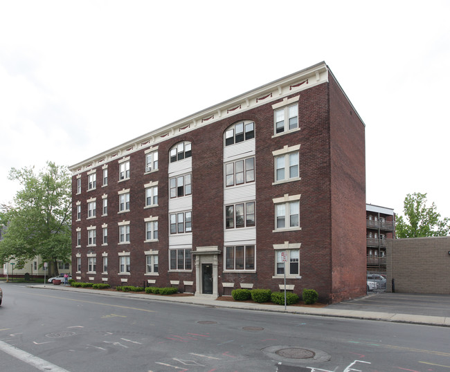 321 Belmont Ave in Springfield, MA - Foto de edificio - Building Photo