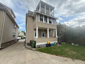 15 Chauncey St, Unit 2 in Watertown, MA - Building Photo - Building Photo