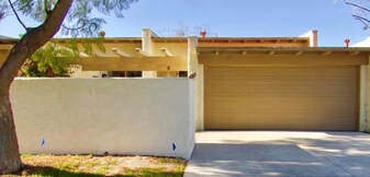 883 Woodlawn Dr in Thousand Oaks, CA - Building Photo