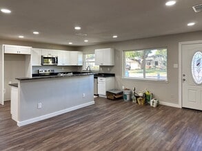 58342 W 11th St in Irving, TX - Building Photo - Building Photo