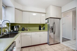 165 Essex Ave in Metuchen, NJ - Building Photo - Building Photo