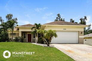 9060 Pineapple Rd in Ft. Myers, FL - Building Photo